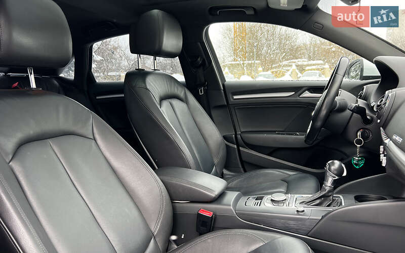 Седан Audi A3 2015 в Львове
