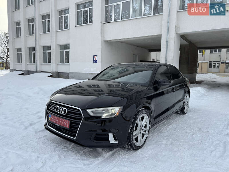 Седан Audi A3 2017 в Староконстантинове