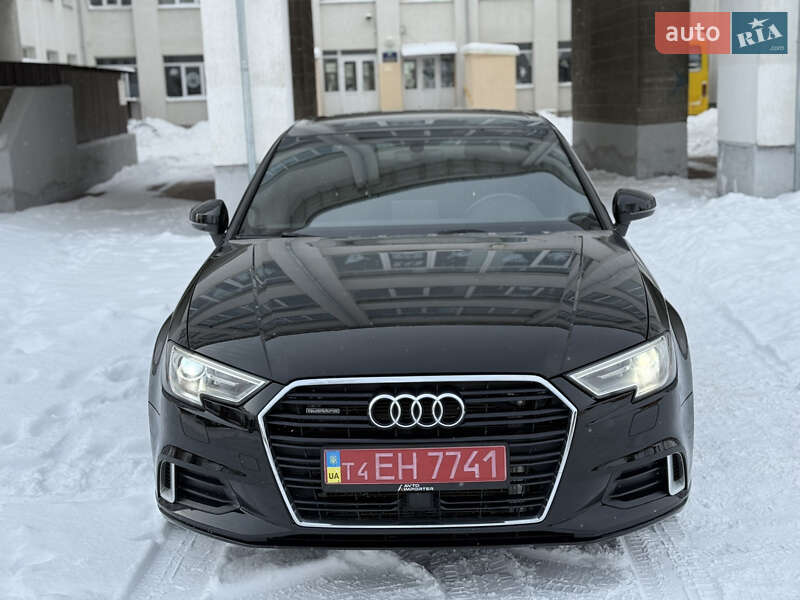Седан Audi A3 2017 в Староконстантинове