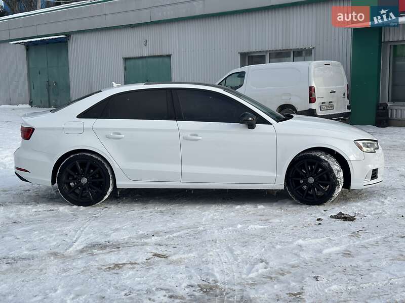 Седан Audi A3 2016 в Киеве