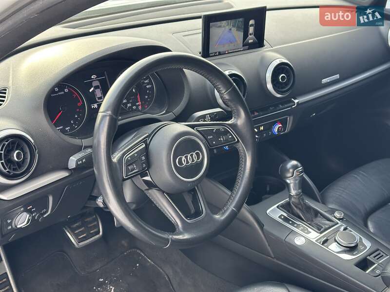 Седан Audi A3 2016 в Киеве