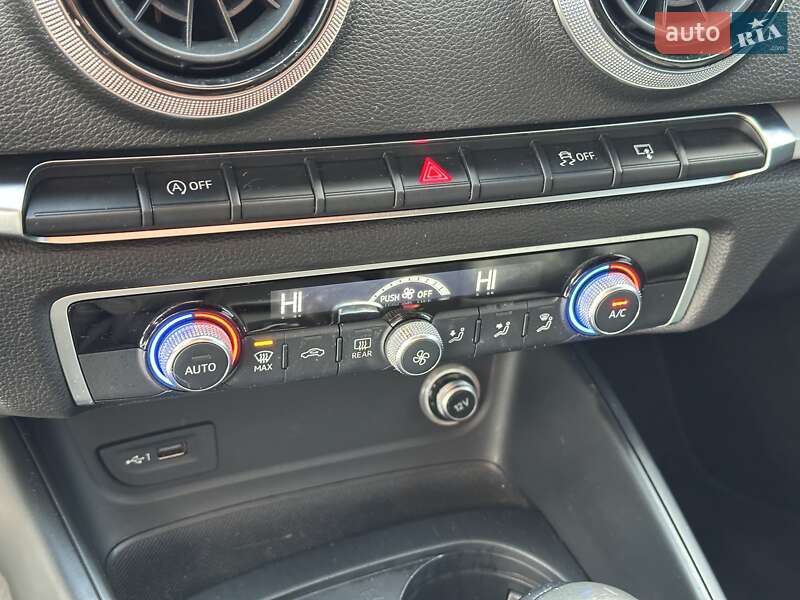 Седан Audi A3 2016 в Киеве