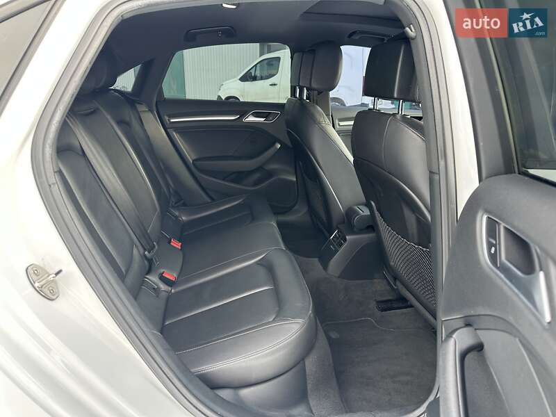 Седан Audi A3 2016 в Киеве