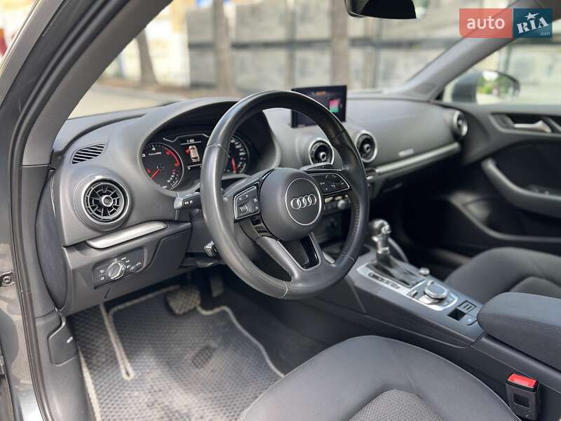 Хетчбек Audi A3 2019 в Львові