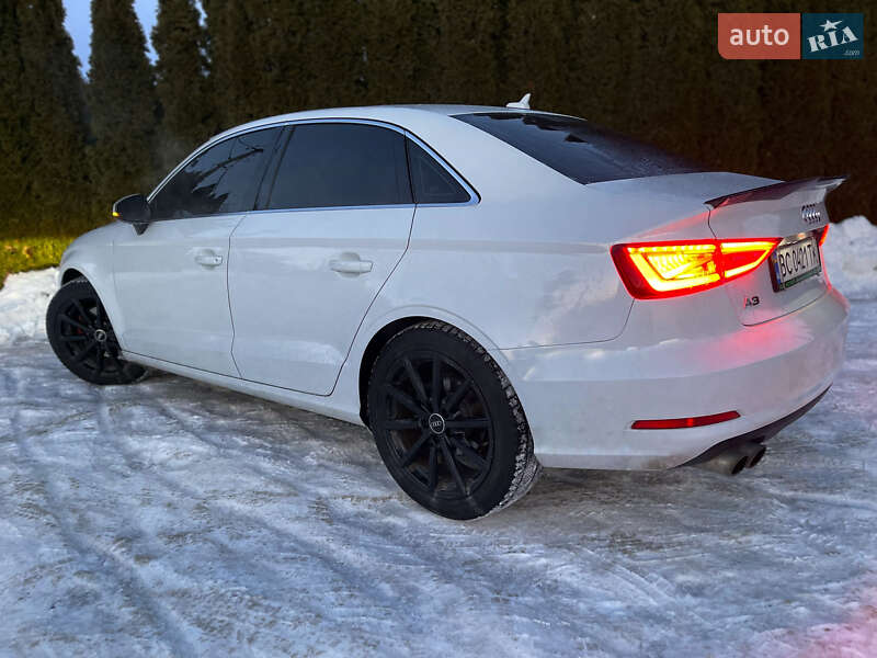 Седан Audi A3 2015 в Самборі