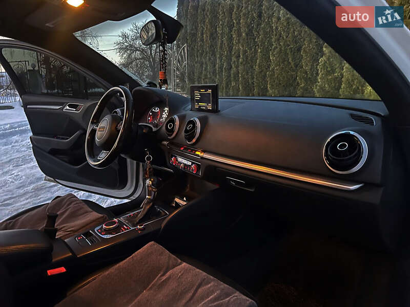Седан Audi A3 2015 в Самборі