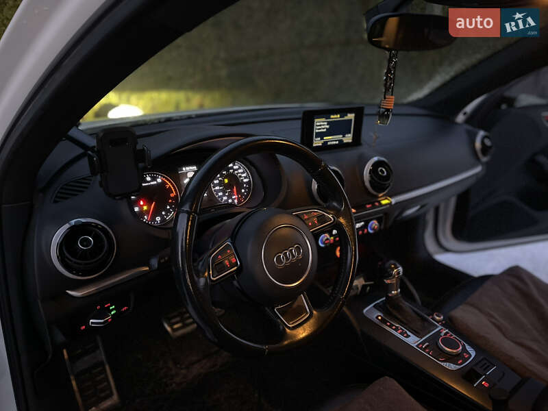 Седан Audi A3 2015 в Самборі
