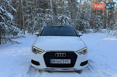 Седан Audi A3 2017 в Киеве