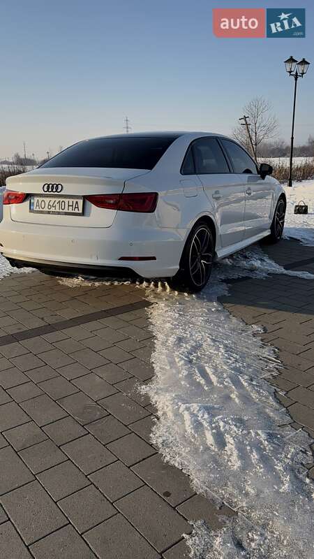 Седан Audi A3 2016 в Мукачевому