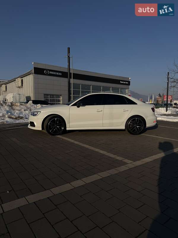 Седан Audi A3 2016 в Мукачевому
