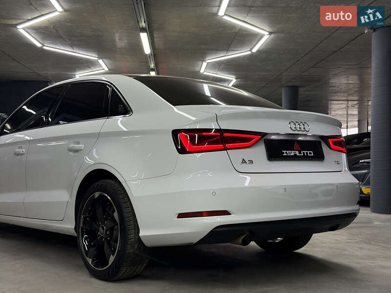 Седан Audi A3 2015 в Одессе