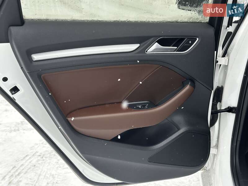 Седан Audi A3 2015 в Львове