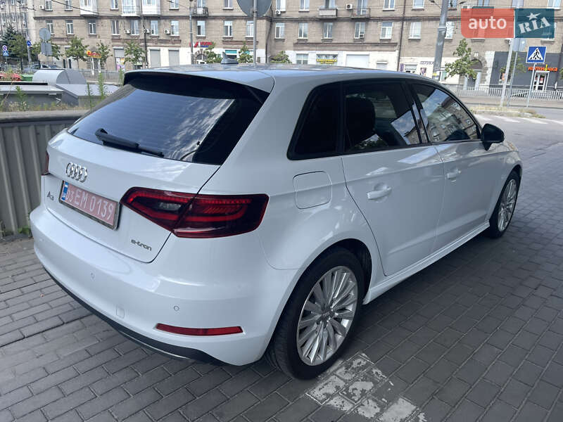 Хетчбек Audi A3 2016 в Дніпрі фото 5 Хетчбек Audi A3 2016 в Дніпрі
