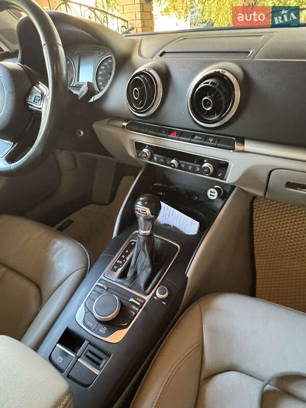 Седан Audi A3 2015 в Кривом Роге