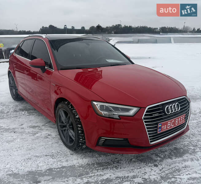 Хэтчбек Audi A3 2018 в Киеве