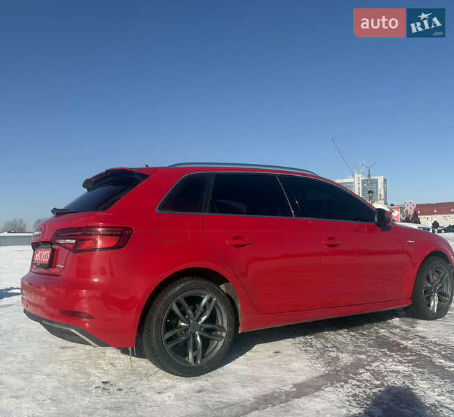 Хэтчбек Audi A3 2018 в Киеве