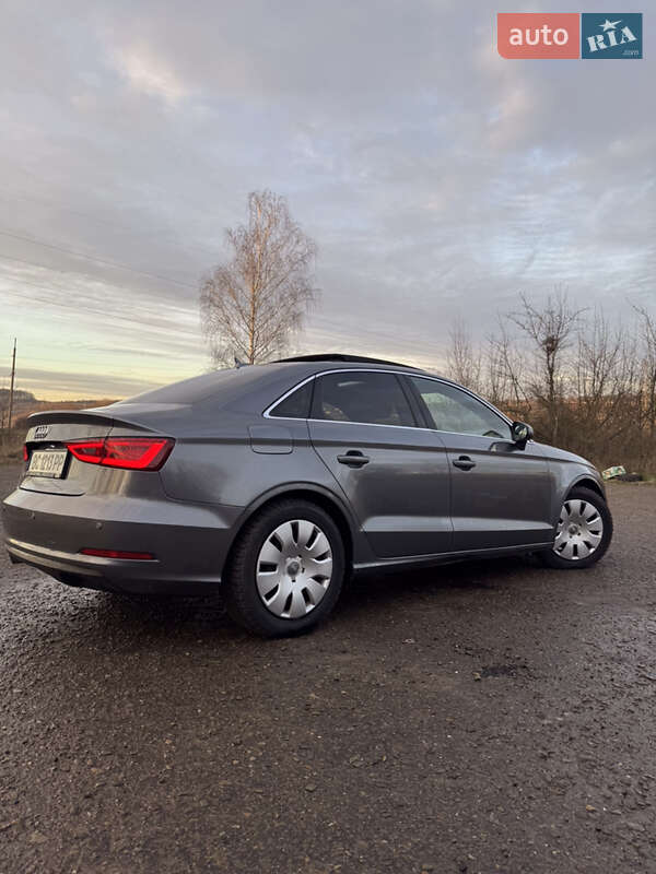 Седан Audi A3 2015 в Львові