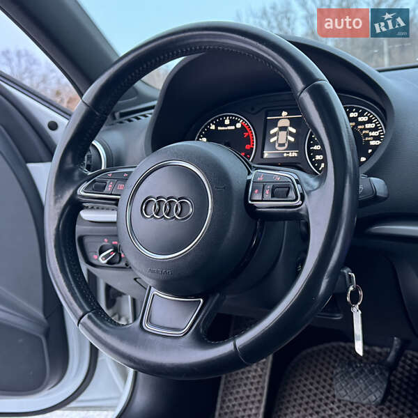 Седан Audi A3 2014 в Дніпрі
