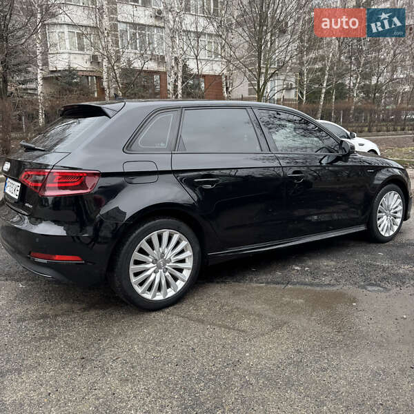 Хэтчбек Audi A3 2016 в Запорожье