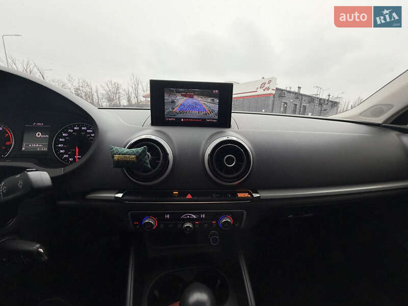 Седан Audi A3 2015 в Кривом Роге