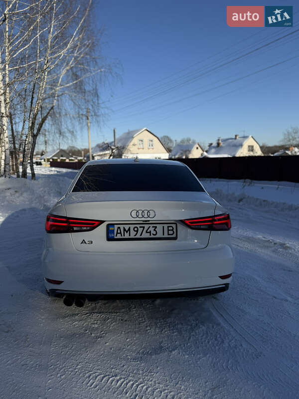 Седан Audi A3 2018 в Житомире