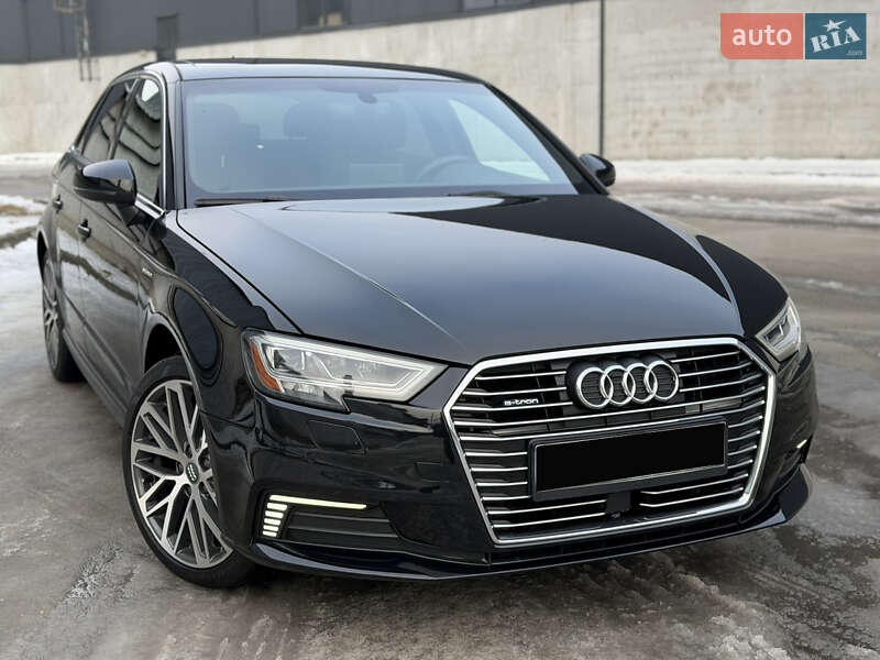 Хэтчбек Audi A3 2018 в Киеве