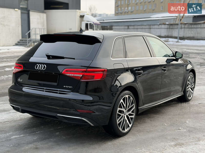 Хэтчбек Audi A3 2018 в Киеве
