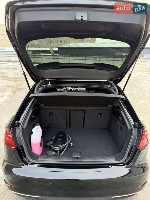 Хэтчбек Audi A3 2018 в Киеве