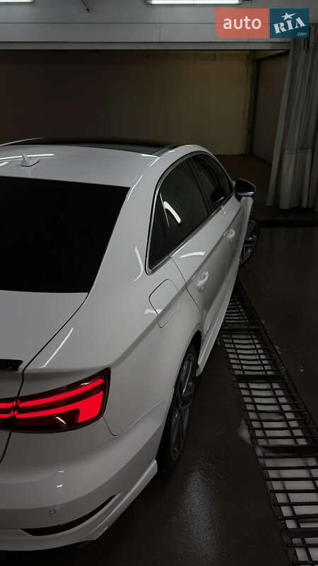 Седан Audi A3 2017 в Дніпрі