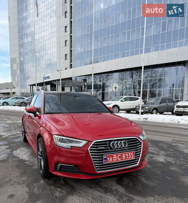 Хэтчбек Audi A3 2018 в Киеве