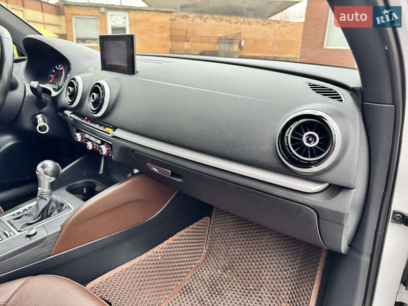 Седан Audi A3 2015 в Одессе