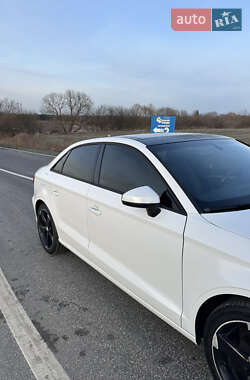 Седан Audi A3 2015 в Жовкве