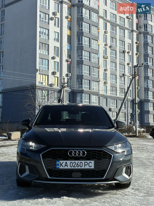 Седан Audi A3 2022 в Киеве