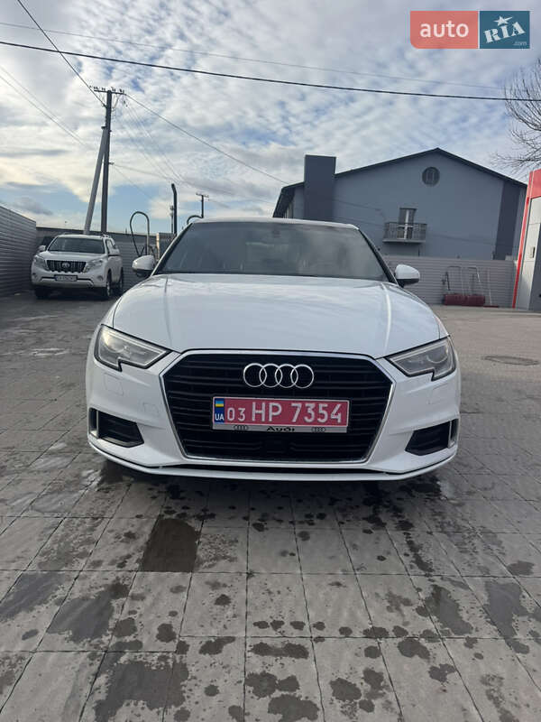 Седан Audi A3 2019 в Владимире