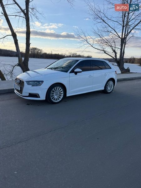 Хетчбек Audi A3 2016 в Василькові