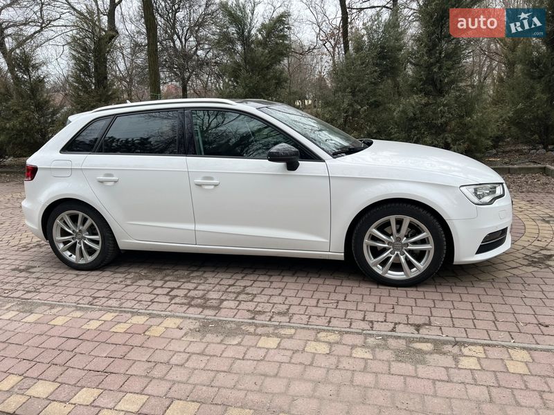 Хетчбек Audi A3 2016 в Запоріжжі