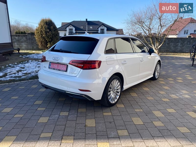 Хэтчбек Audi A3 2017 в Ровно