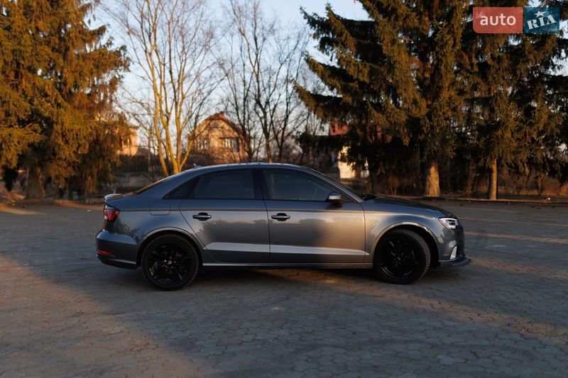 Седан Audi A3 2018 в Дубні