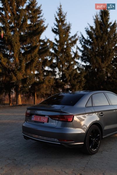 Седан Audi A3 2018 в Дубні