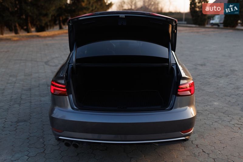 Седан Audi A3 2018 в Дубні