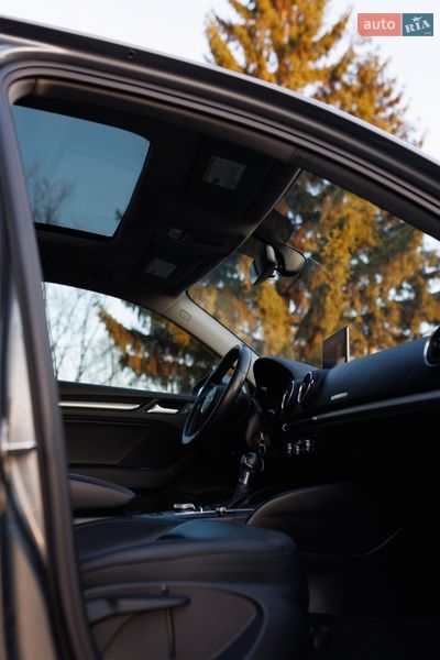 Седан Audi A3 2018 в Дубні