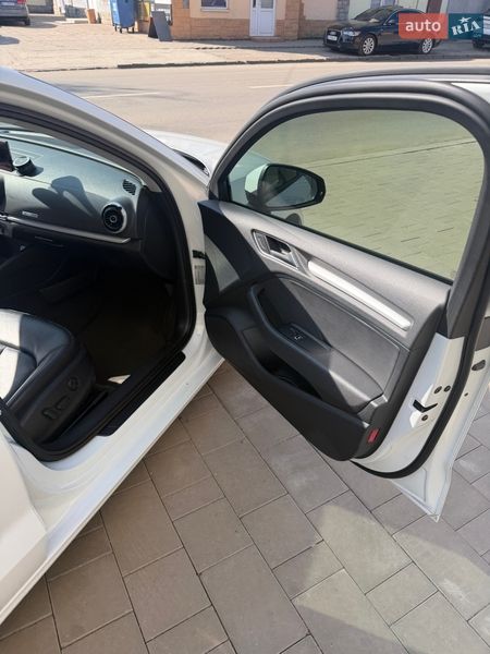 Седан Audi A3 2016 в Ужгороді
