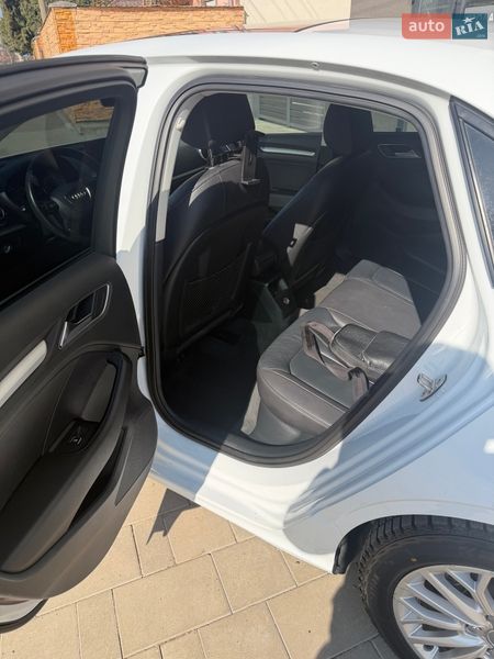 Седан Audi A3 2016 в Ужгороді