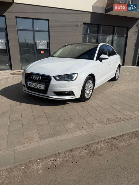Седан Audi A3 2016 в Ужгороді