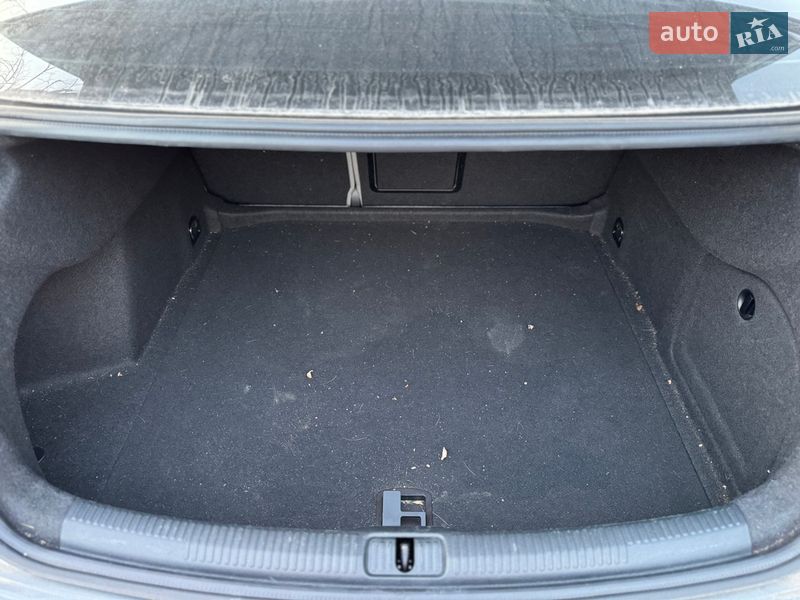 Седан Audi A3 2015 в Львові