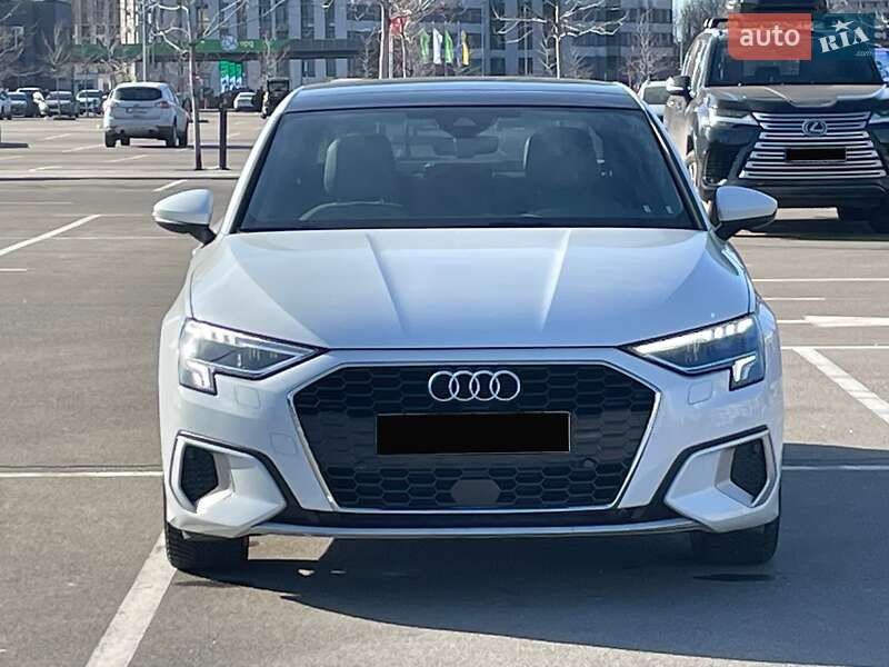 Седан Audi A3 2022 в Киеве