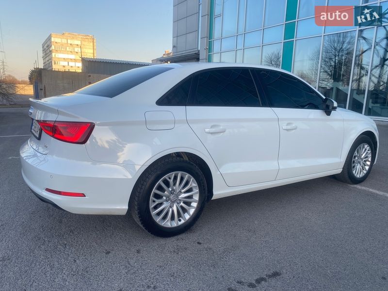 Седан Audi A3 2016 в Дніпрі