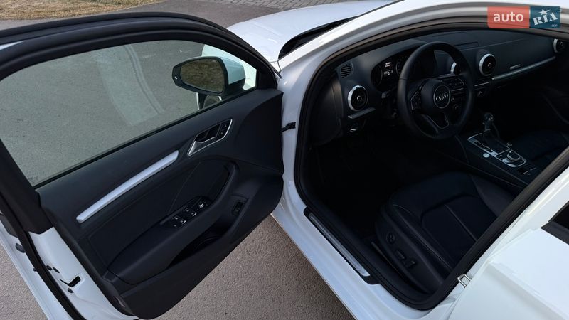 Седан Audi A3 2017 в Луцке
