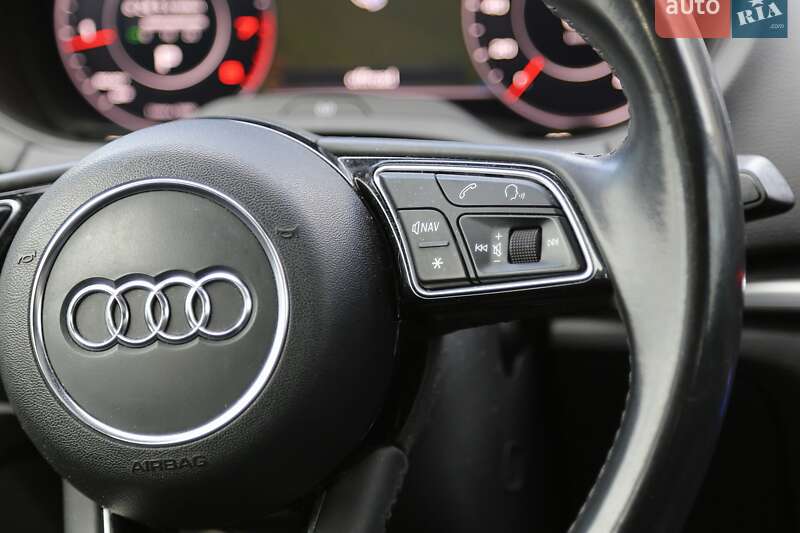 Седан Audi A3 2017 в Киеве