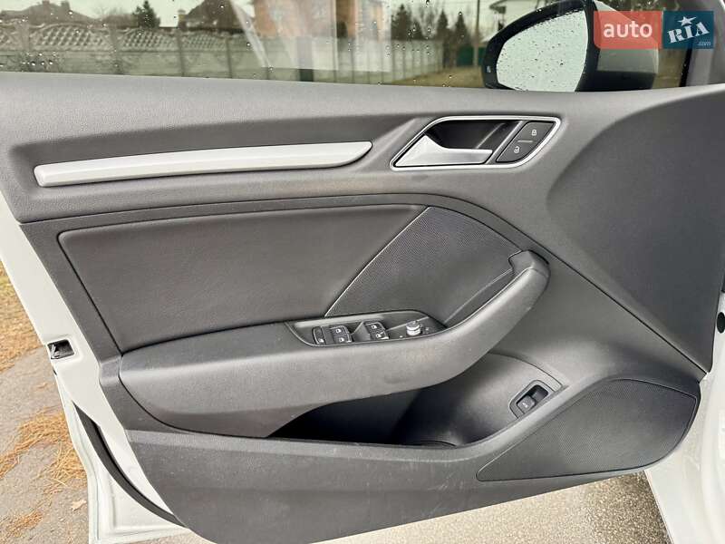 Седан Audi A3 2016 в Киеве